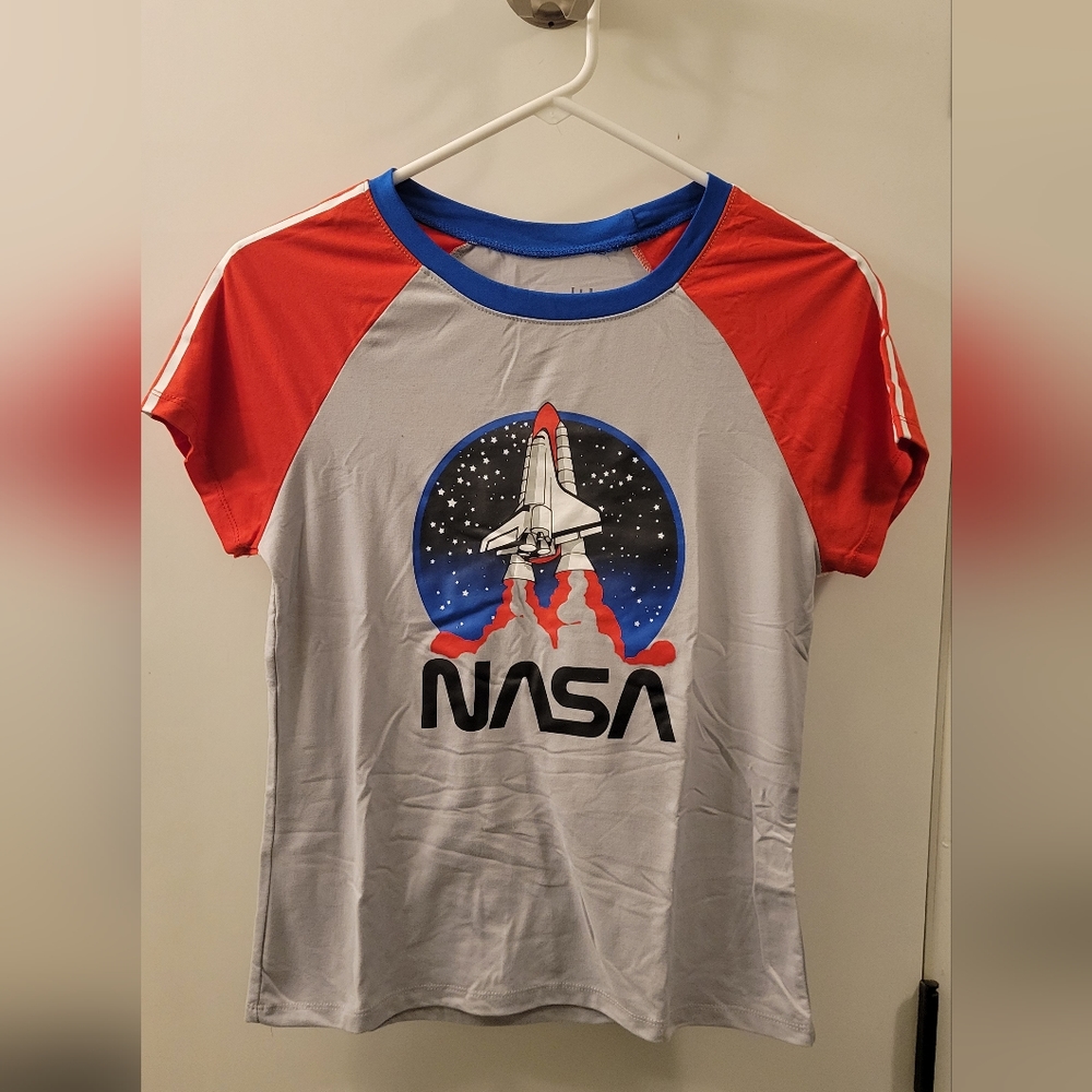 ❤️3/$20 NASA Spaceship T-Shirt